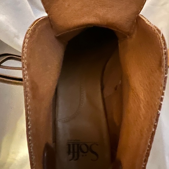 EUC Sofft ankle boots. Size 6.5. - Picture 4 of 10